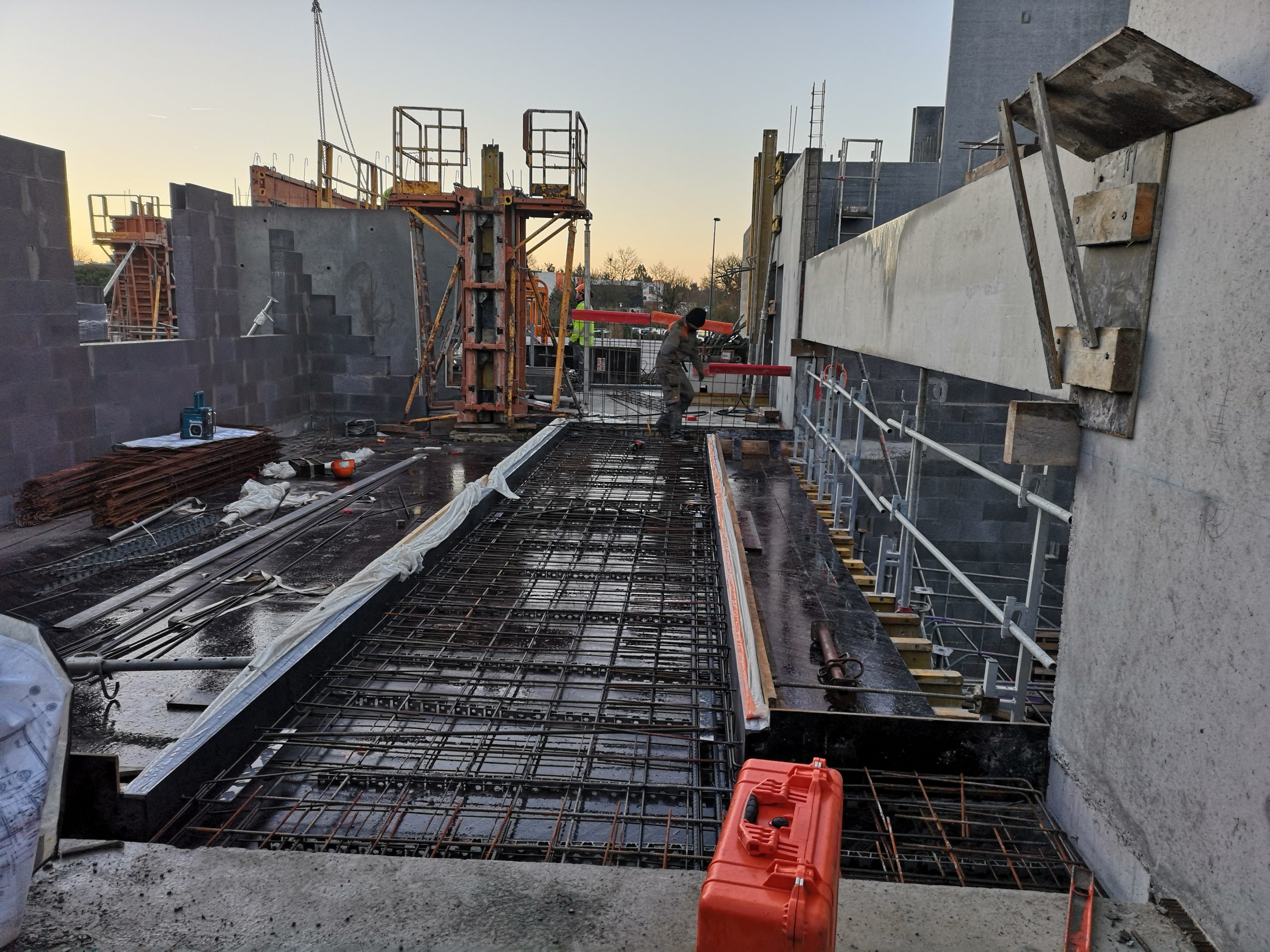 Chantier d'un projet de crèche réalisé par l'agence avant 2025 - PLUS ARCHITECTURES
