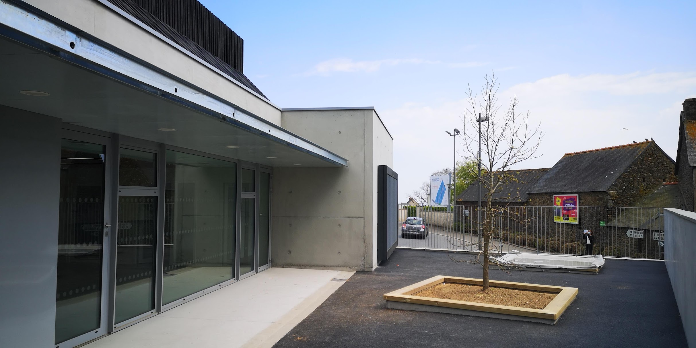 Photo de la crèche de la cour de PLERNEUF réalisé par l'agence avant 2025 - PLUS ARCHITECTURES